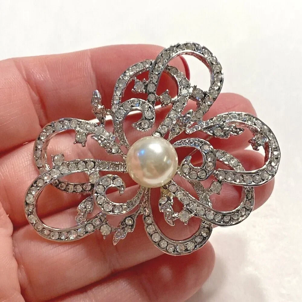 Vintage inspired silver brooch clear white rhinestones & single faux pearl pin